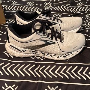 Brooks Adrenaline limited edition snow leopard